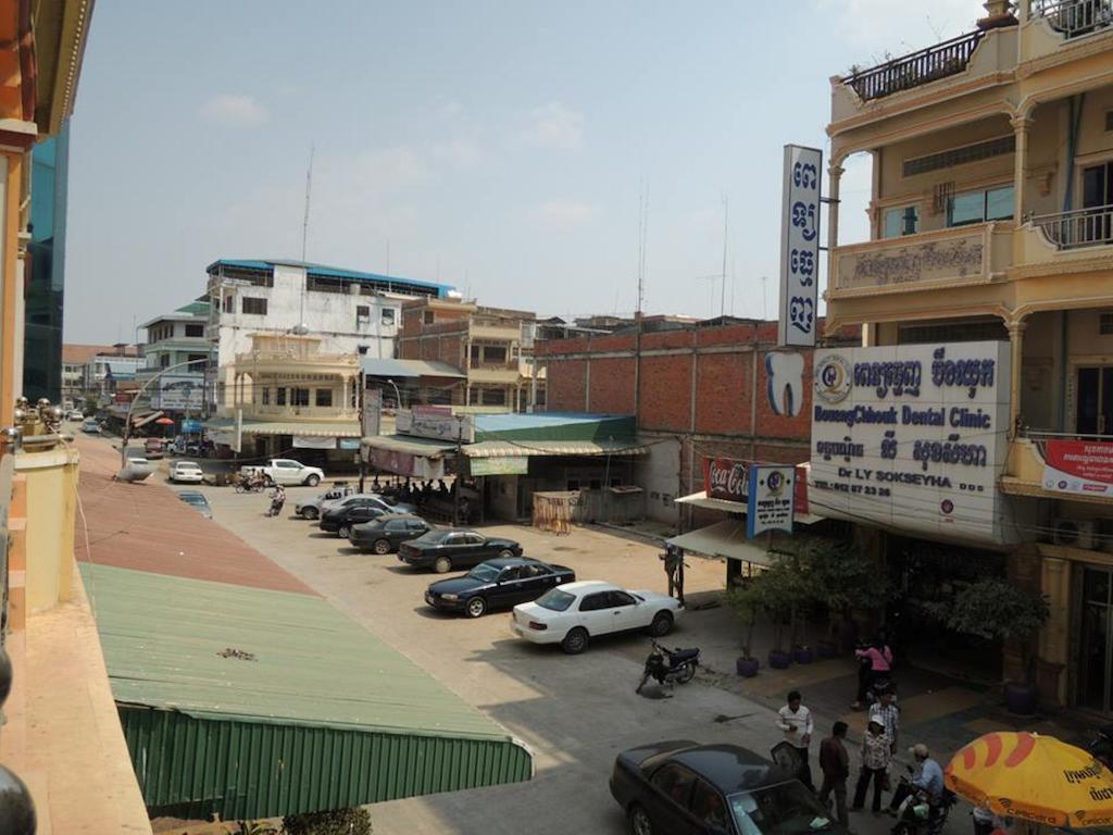 Shang Hai Guesthouse Battambang Exteriör bild