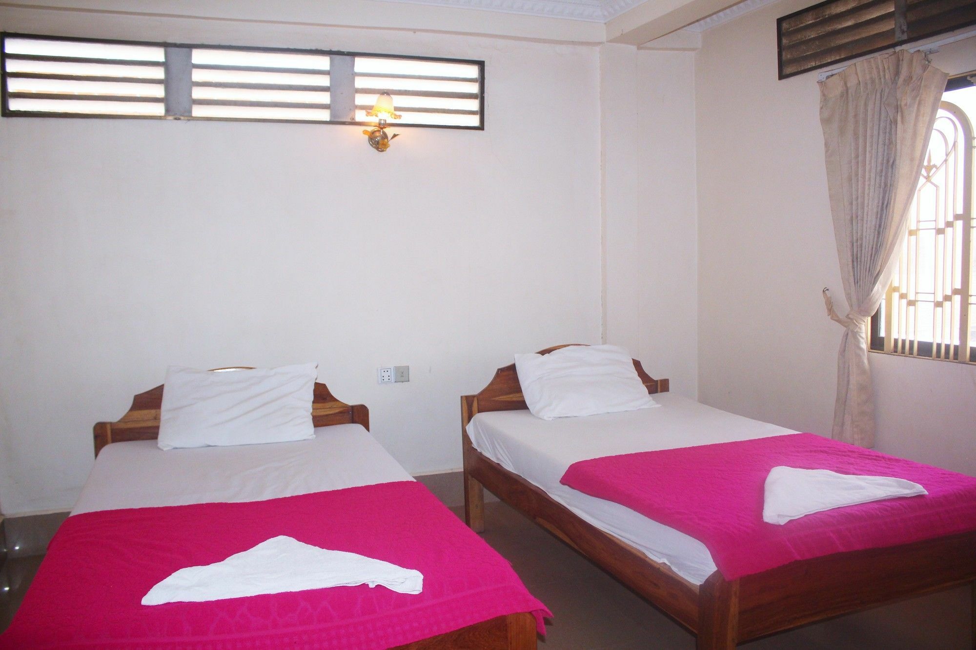 Shang Hai Guesthouse Battambang Exteriör bild